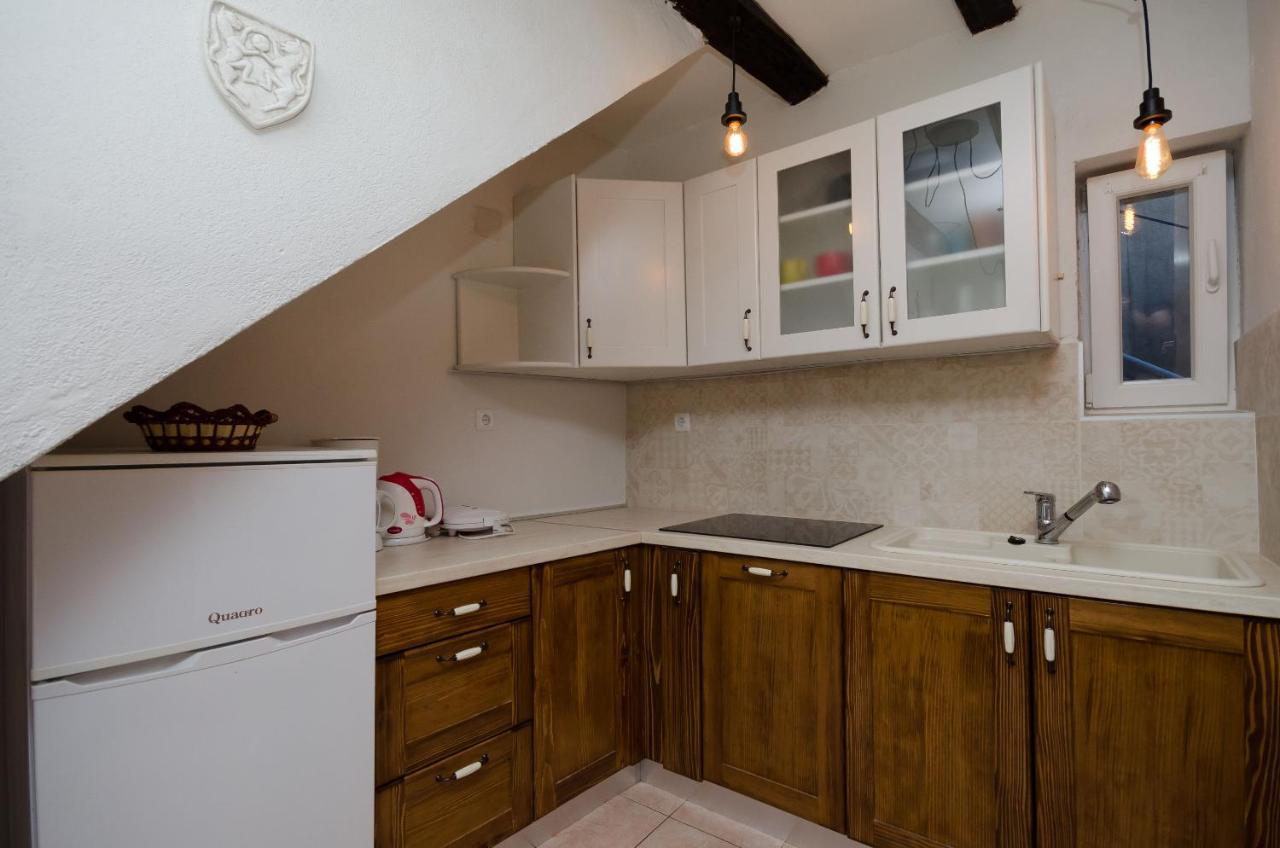 Apartament Under Ancient Roofs Vrbnik Zewnętrze zdjęcie