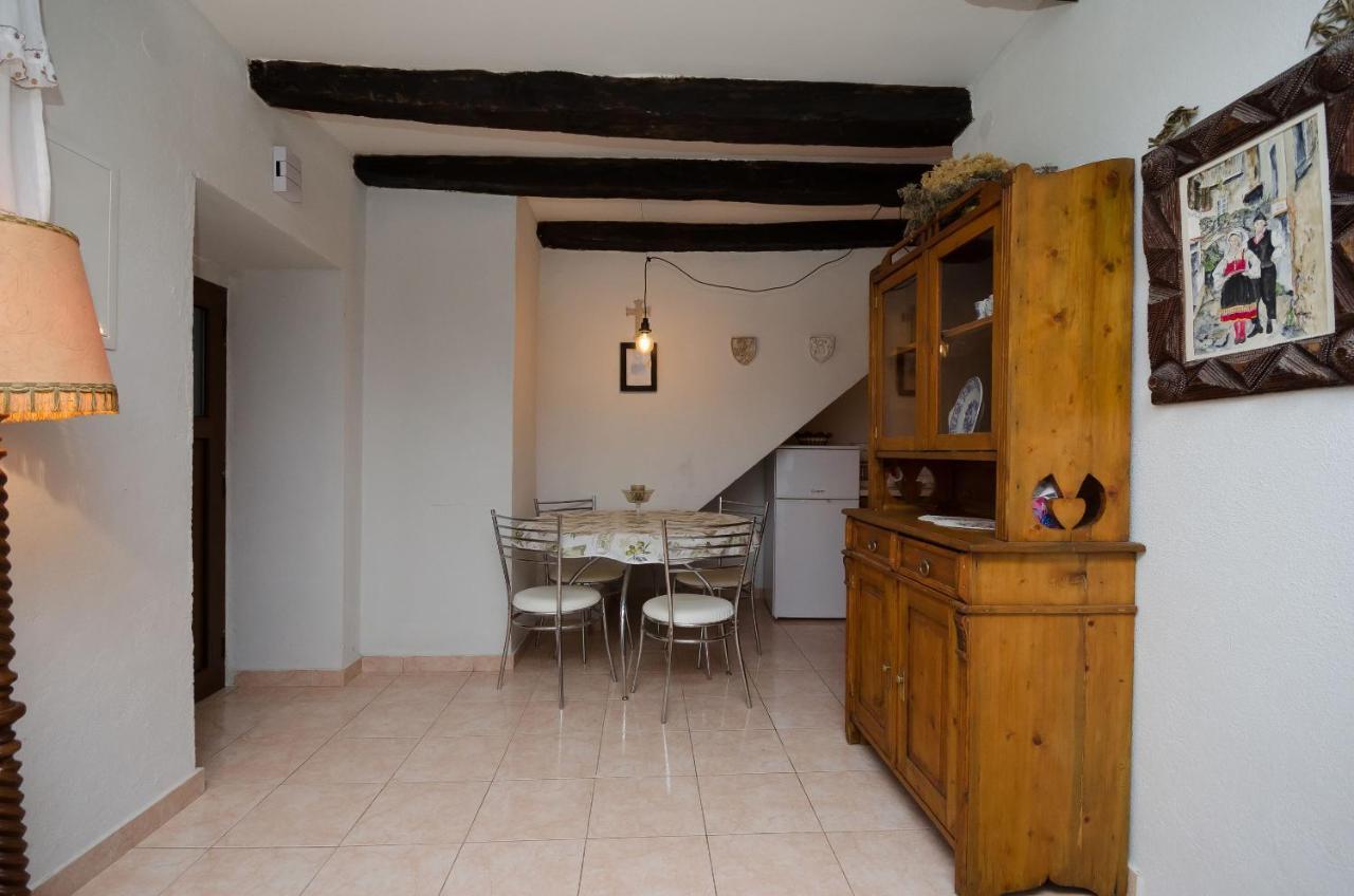 Apartament Under Ancient Roofs Vrbnik Zewnętrze zdjęcie