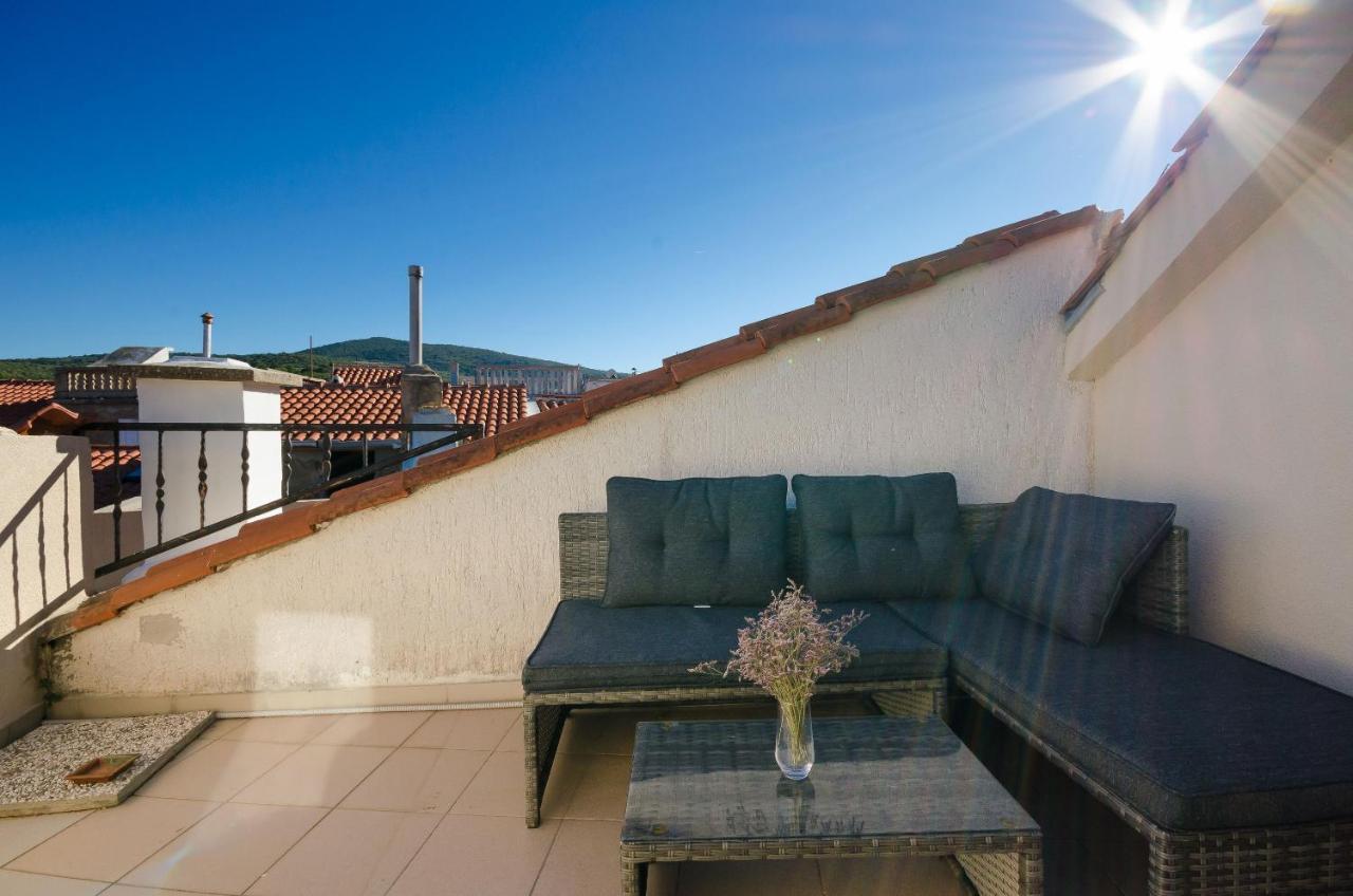 Apartament Under Ancient Roofs Vrbnik Zewnętrze zdjęcie