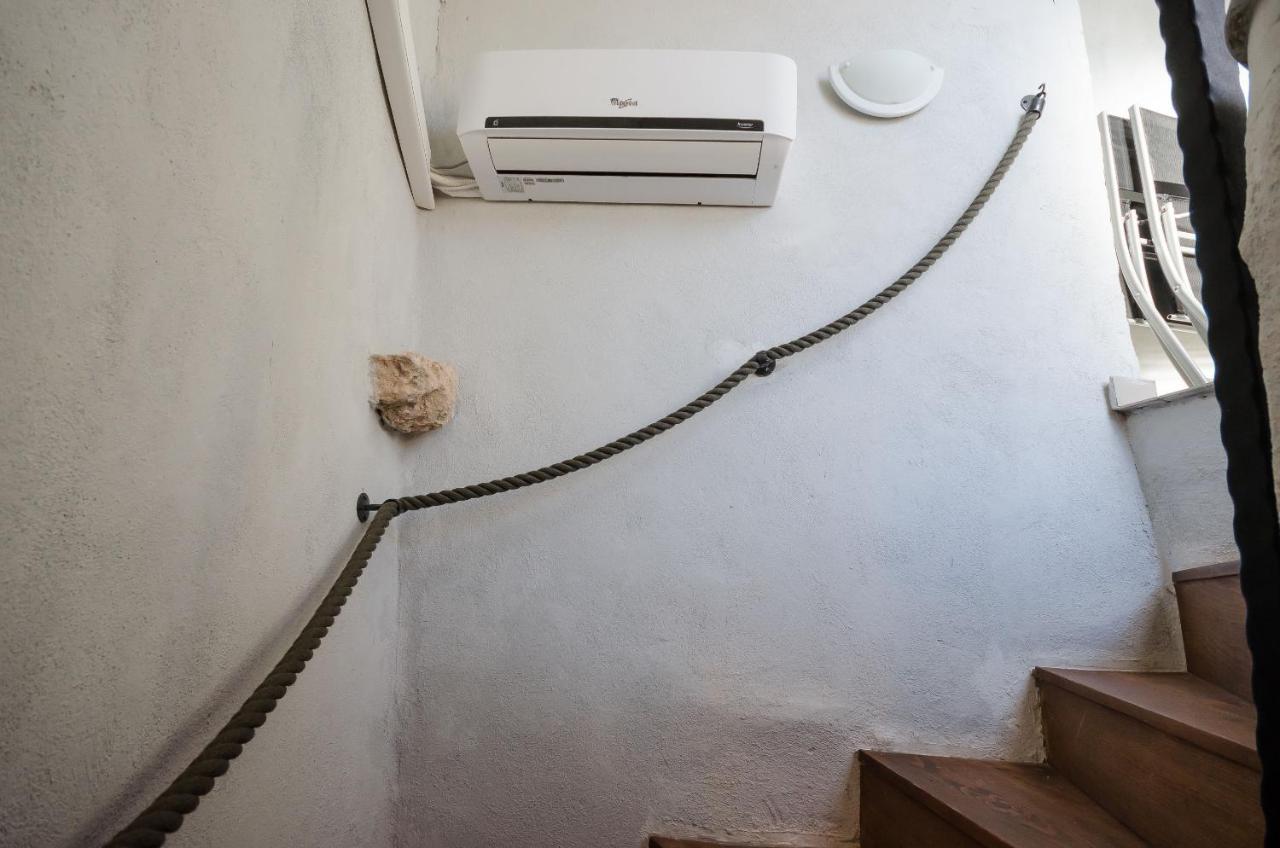 Apartament Under Ancient Roofs Vrbnik Zewnętrze zdjęcie