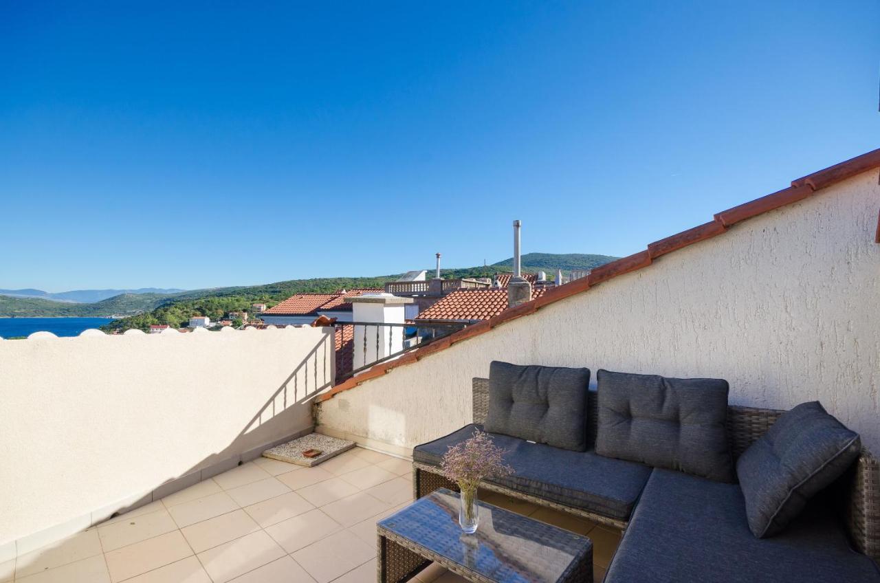 Apartament Under Ancient Roofs Vrbnik Zewnętrze zdjęcie