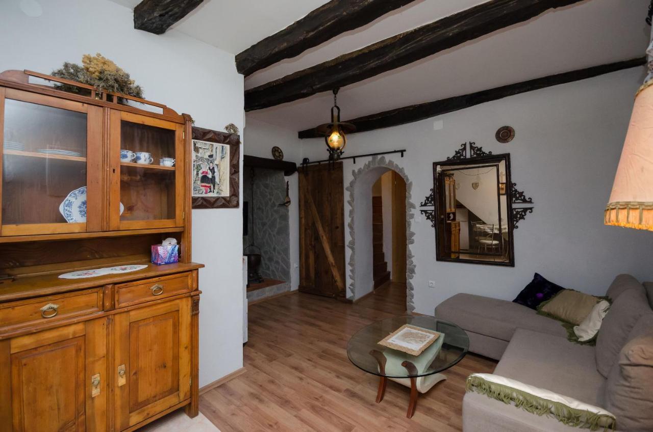Apartament Under Ancient Roofs Vrbnik Zewnętrze zdjęcie