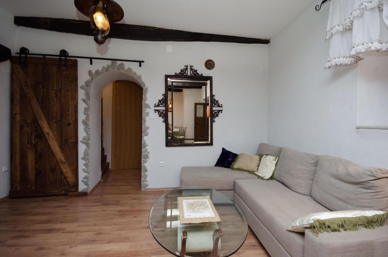 Apartament Under Ancient Roofs Vrbnik Zewnętrze zdjęcie